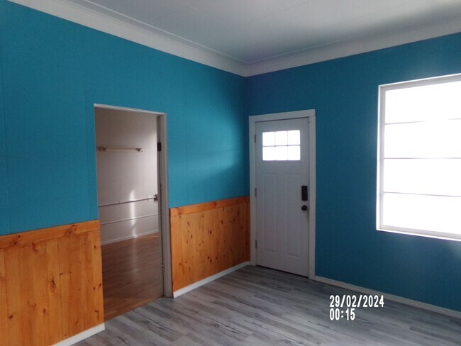 Building Photo - 4bd 1ba Home