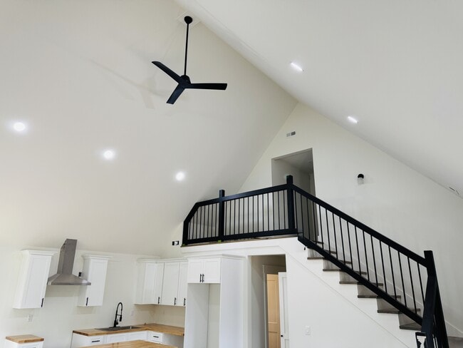 Building Photo - 221 Sheffield Dr