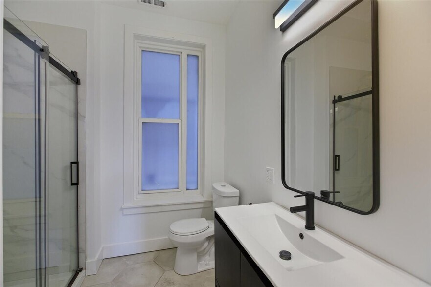 Building Photo - 3211 W Le Moyne St