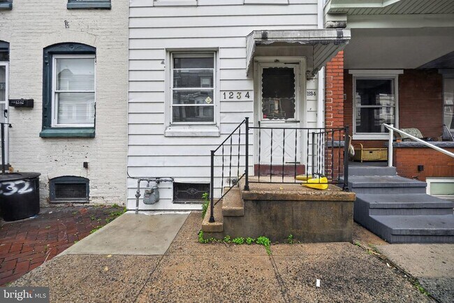 Building Photo - 1234 Mulberry St