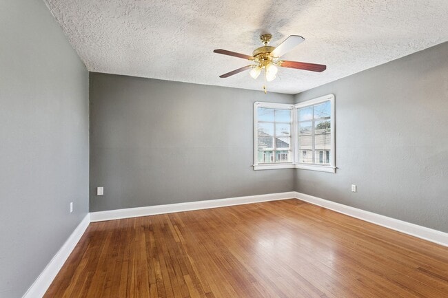 Building Photo - dsk638