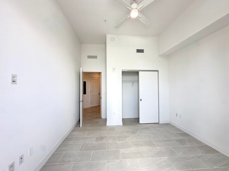 Building Photo - 3026 NW 1st Ave