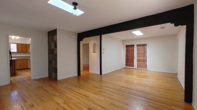Building Photo - Old Town Charm! 2 Bedroom House with a Cas...