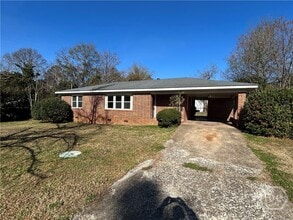 Building Photo - 190 Northcrest Dr