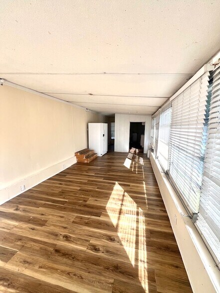 Building Photo - 137 Lantern Pl