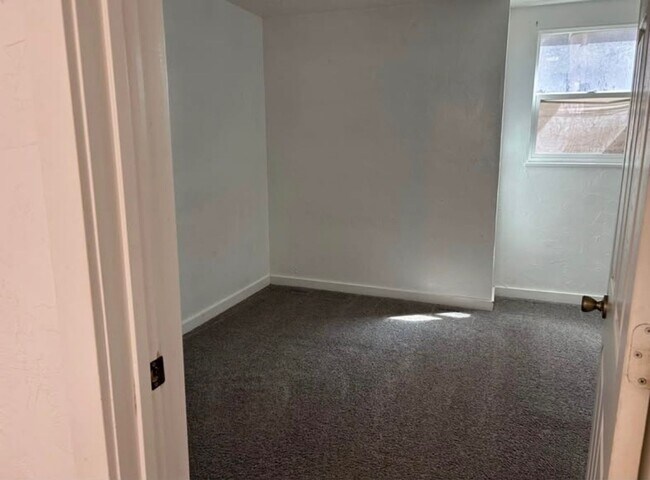 Building Photo - 443 E 300 N