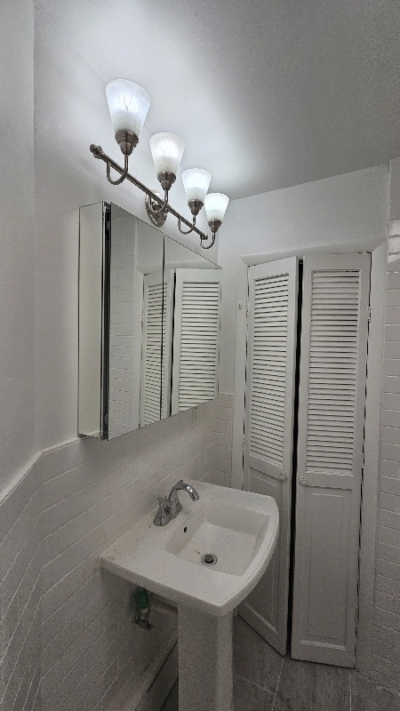 Building Photo - 142 Sumac St