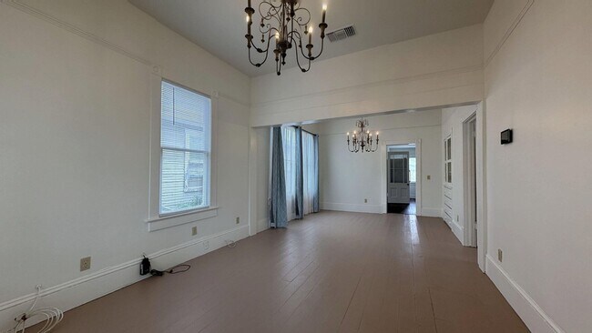 Building Photo - 256 Nordina St