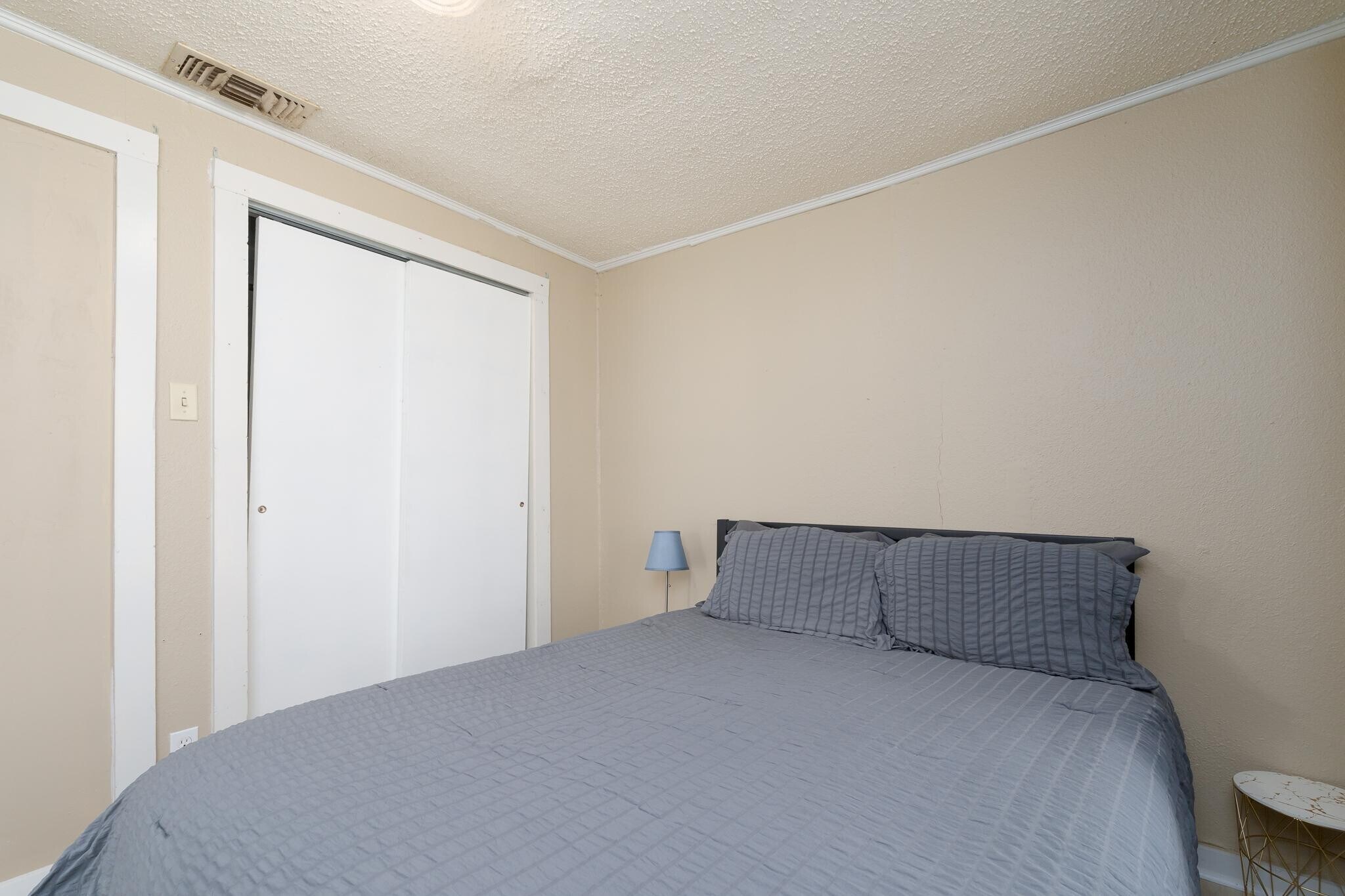 Building Photo - 1341 Hickory St