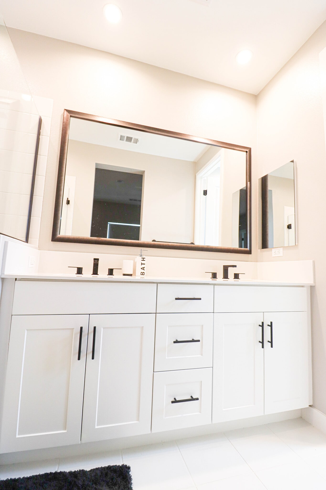 Building Photo - 2049 W Rosecrans Ave