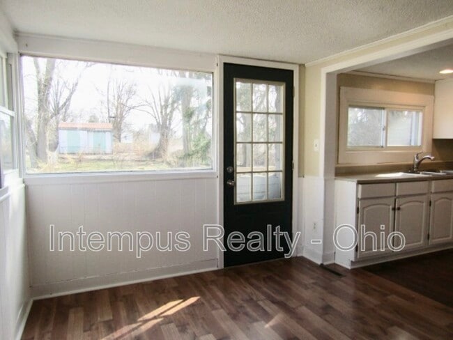 Building Photo - 236 E Winter St