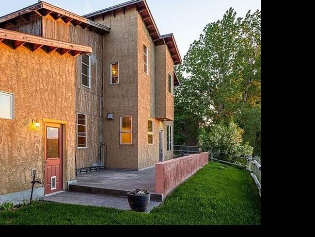 Building Photo - Rare beauty and the essence of Bozeman