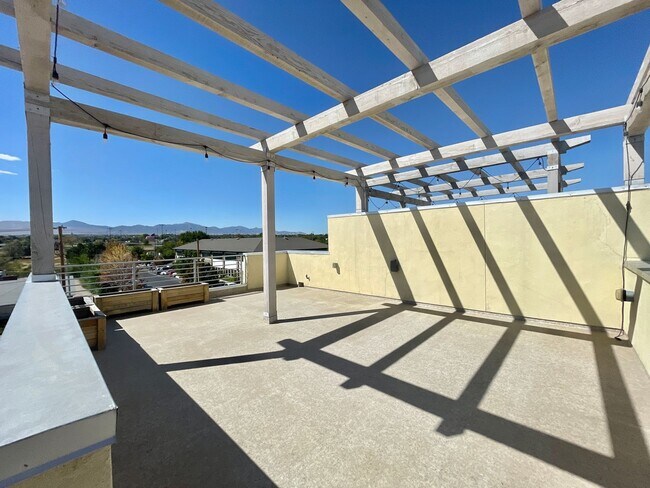 Building Photo - Gorgeous Townhome in South Jordan!