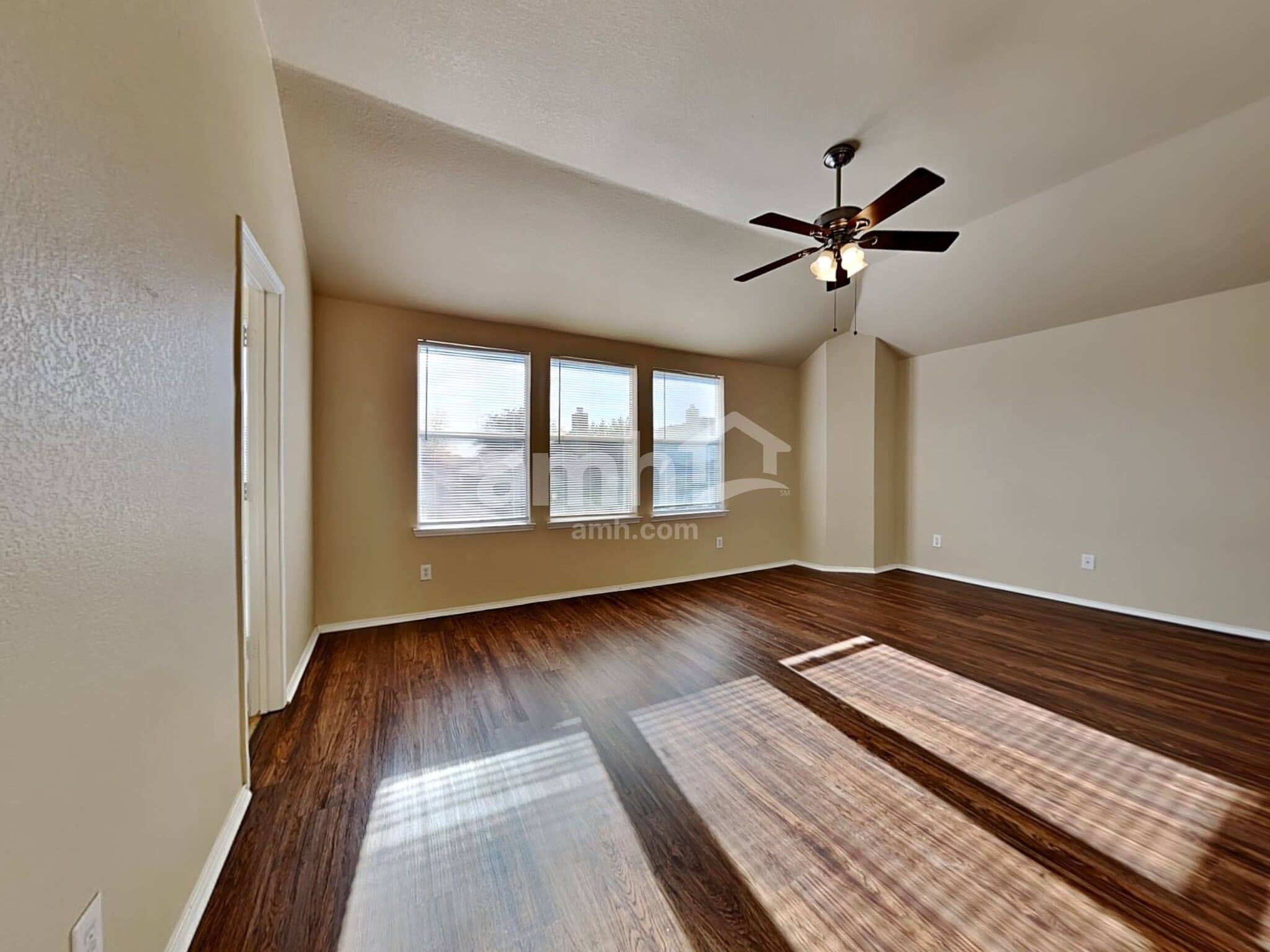 Building Photo - 421 Hackberry Dr