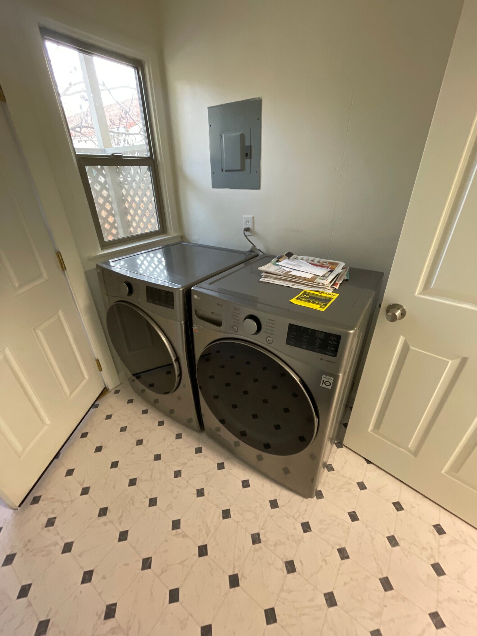 Building Photo - 3143 Freeport Blvd