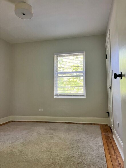 Building Photo - 544 Lyman Ave