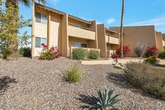 Building Photo - Great South Scottsdale Location 1 Bedroom ...