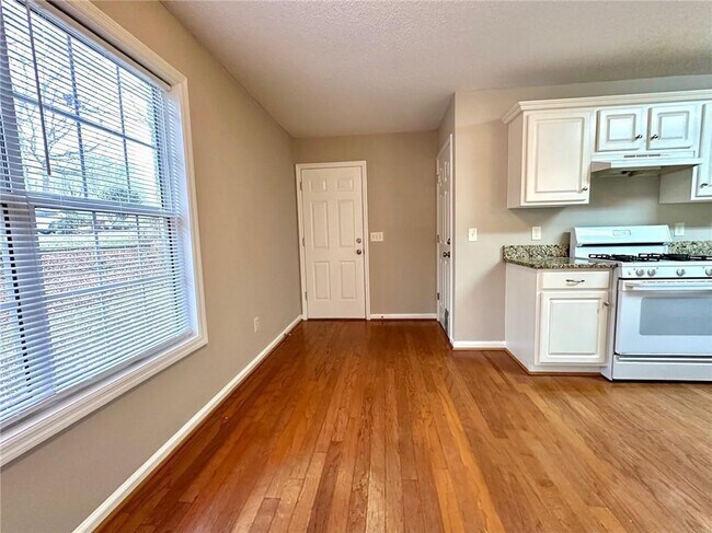 Building Photo - 7080 Shady Oak Ln