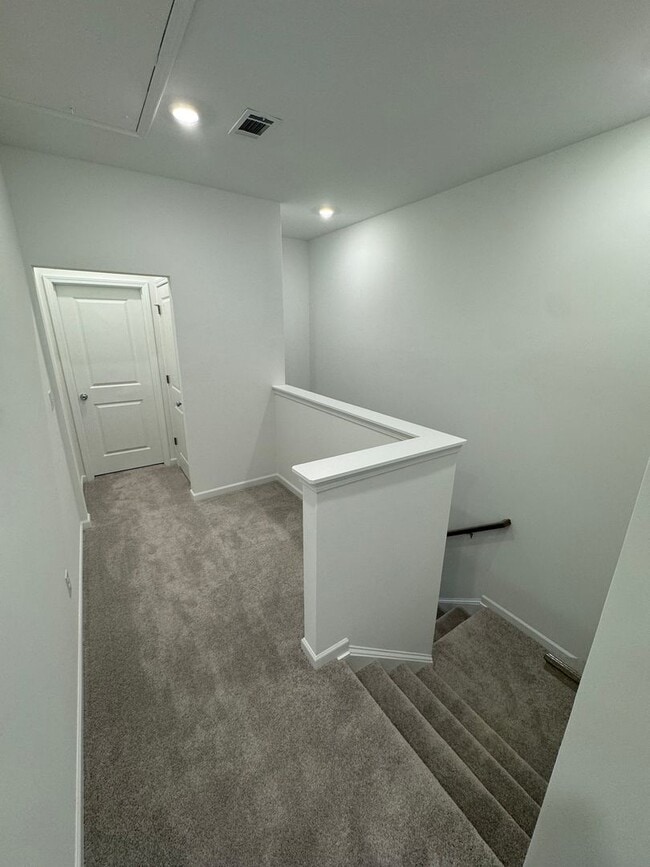 Building Photo - Beautiful 4 bed 3.5 Bath Home in Heart of Lawrenceville!