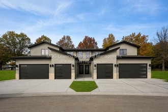 Building Photo - Move into Oak Ridge Falls Townhomes!