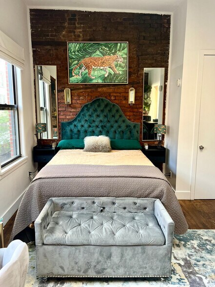 Building Photo - 329 W 19th St