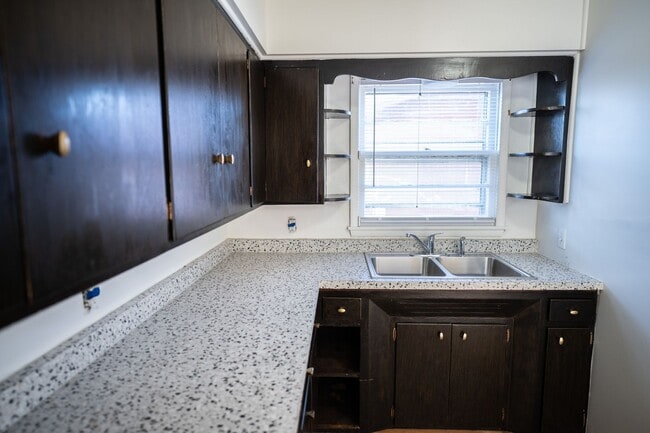 Building Photo - Updated 3-Bedroom Home in Northeast Springfield — Garage & Spacious Backyard