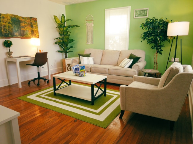 Building Photo - 171 W Meeting St