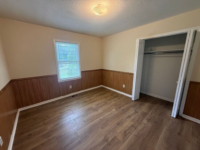 Building Photo - 1570 Marett Blvd