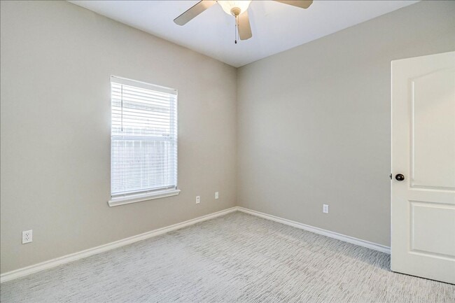 Building Photo - 5810 Aava Dr