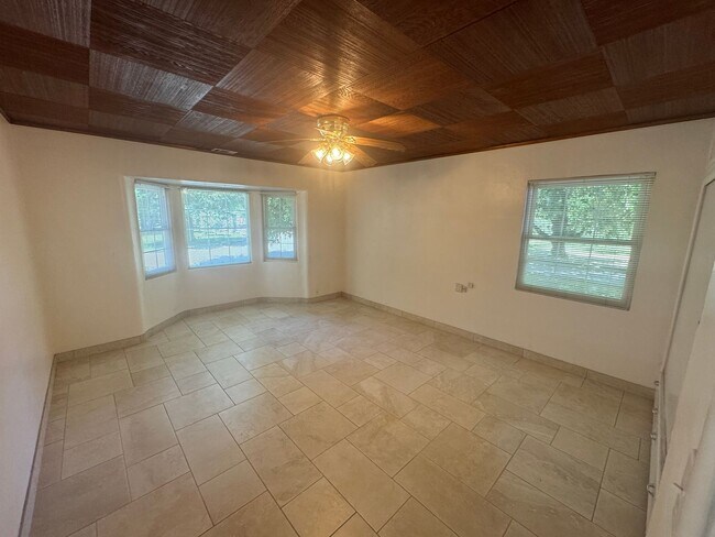 Building Photo - 3 dwelling property located in Rio Linda