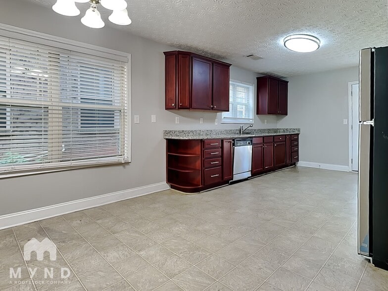 Building Photo - 111 Daisy Cir