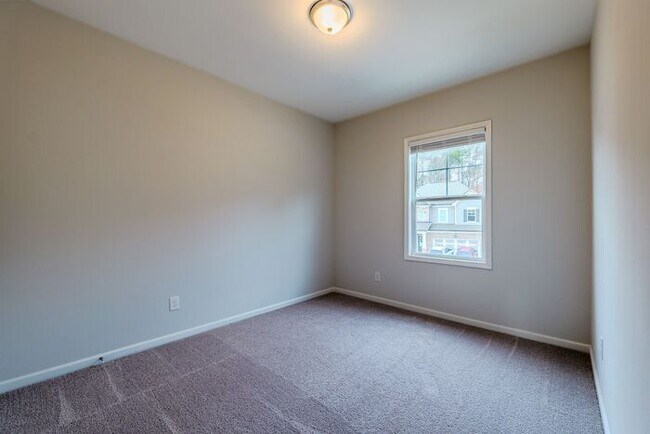 Building Photo - 1670 Branthaven Ln