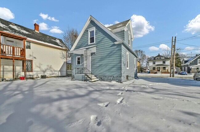 Building Photo - 3132 Elyria Ave