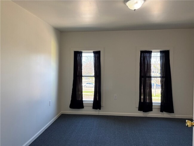 Building Photo - 132 W High St