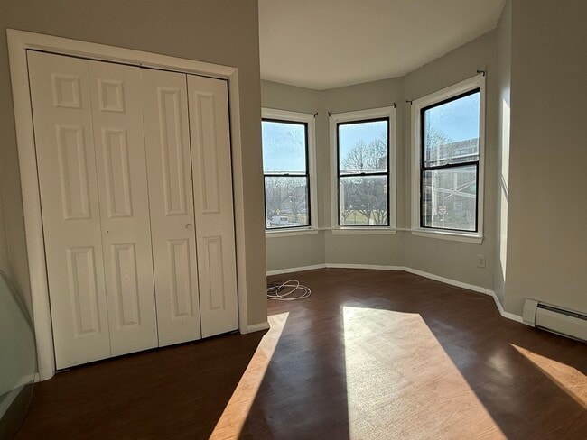 Building Photo - 846 Broadway