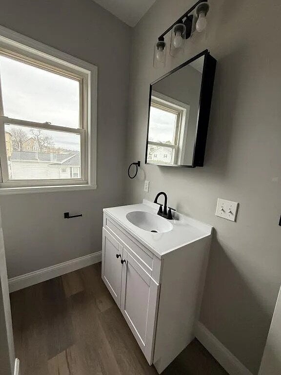 Building Photo - This stunning apartment on the 3rd floor boasts 3 bedrooms, 1 bathroom.
