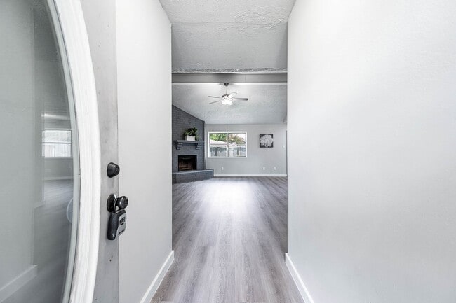 Building Photo - 8434 Quailcrest Dr