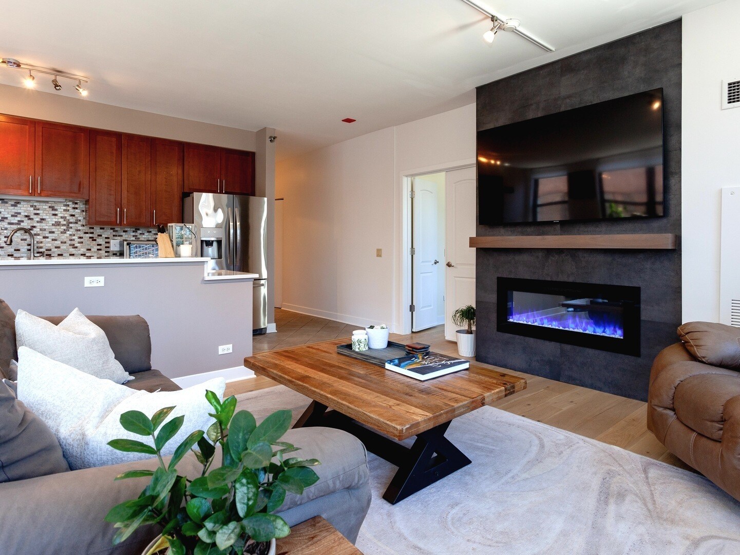 Building Photo - 330 N Jefferson St