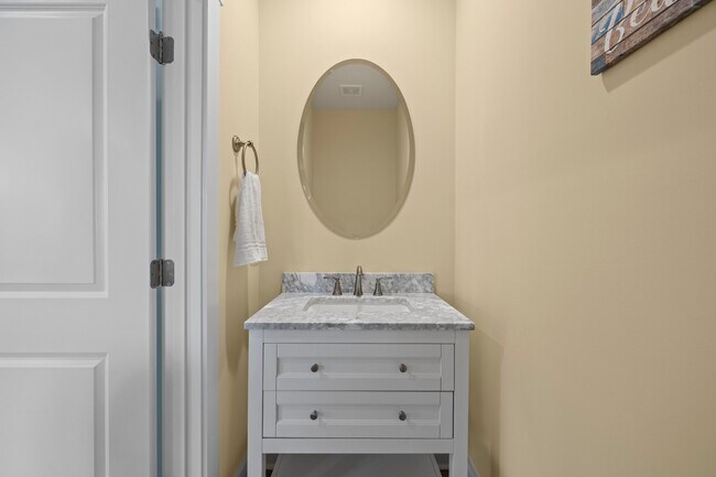 Building Photo - 5603 Sound Dr