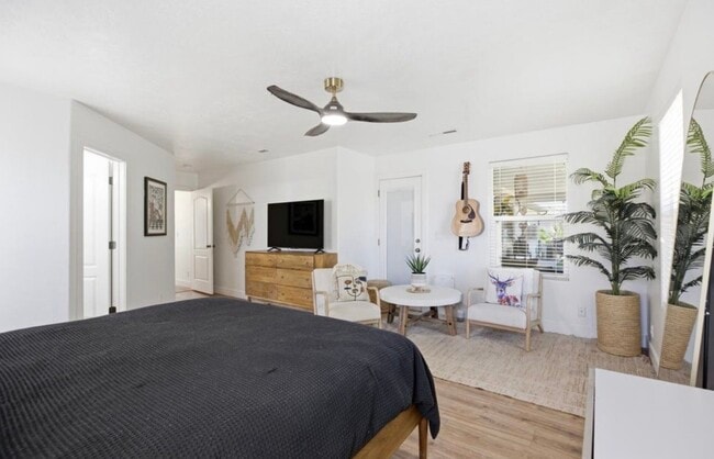 Building Photo - 930 S Indian Cir