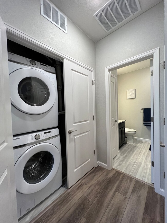 Building Photo - 1801 S Dunkirk St