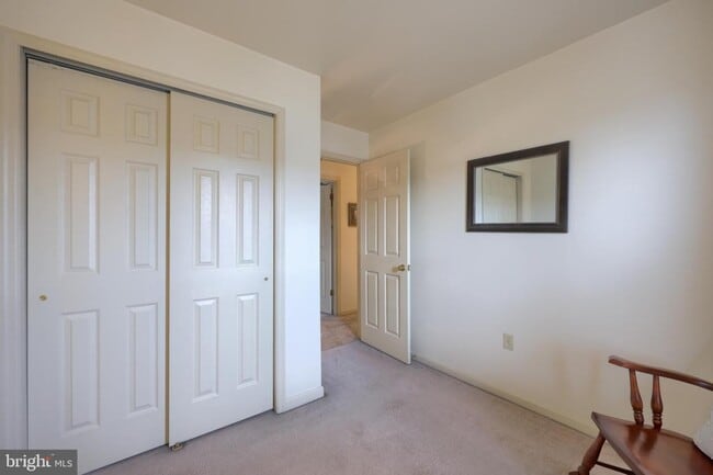 Building Photo - 6 Tiffany Ln