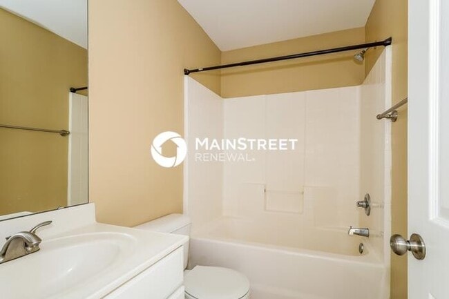 Building Photo - 3 Bedroom Pet-Friendly Home in Charlotte, NC with Main Street Renewal