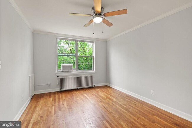 Building Photo - 939 Longfellow St NW