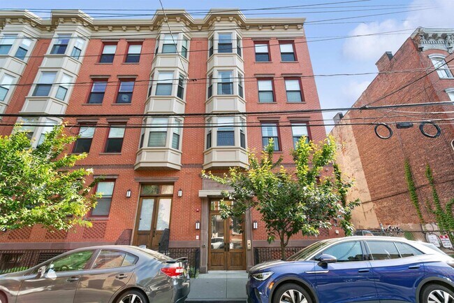Building Photo - 231 1st St