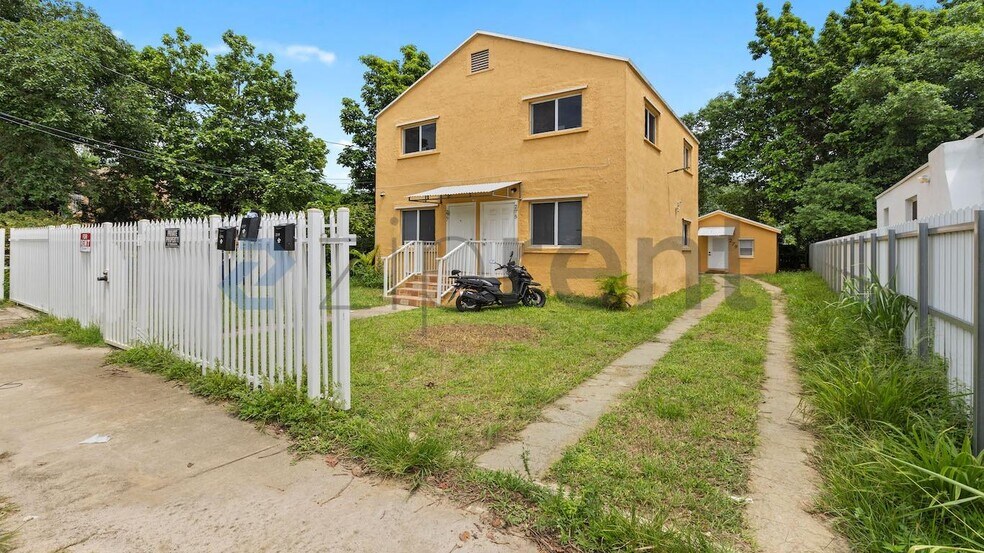 Building Photo - Unit
