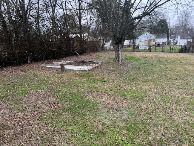 Building Photo - Newly renovated 3bed 1bath for rent!