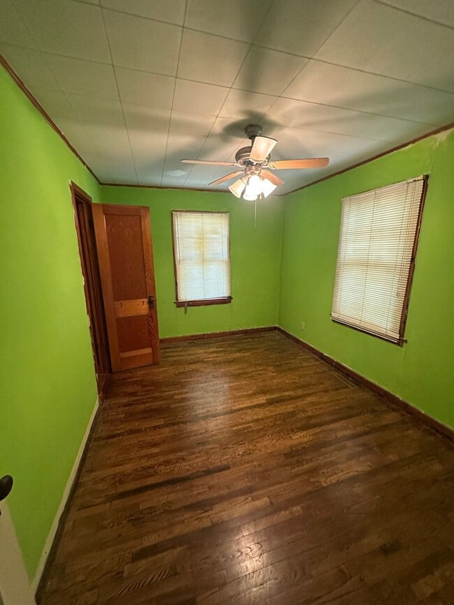 Building Photo - 2 bed/1 bath