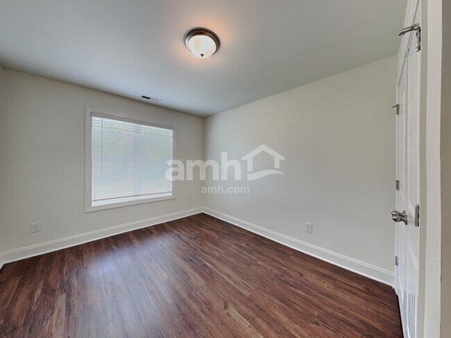 Building Photo - 112 White Ash Ln