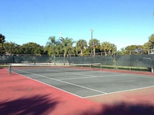 Building Photo - 660 Cypress Club Way